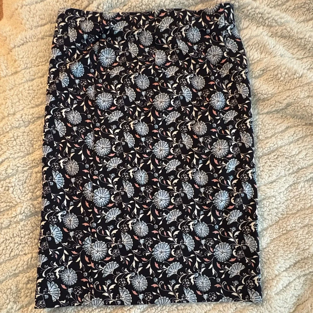 LOFT Black and White Floral Pencil Skirt